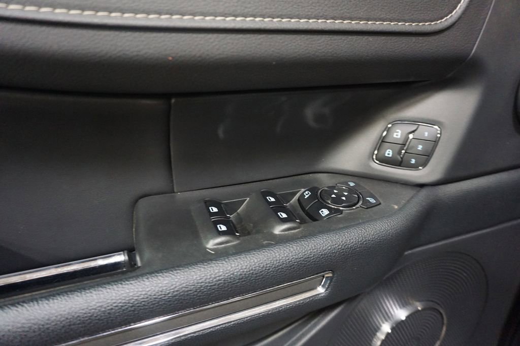 Used 2024 Ford Expedition XLT RWD image 4