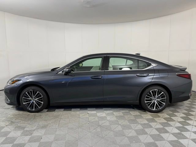 Used 2025 Lexus ES 300h w/ Premium Package image 2