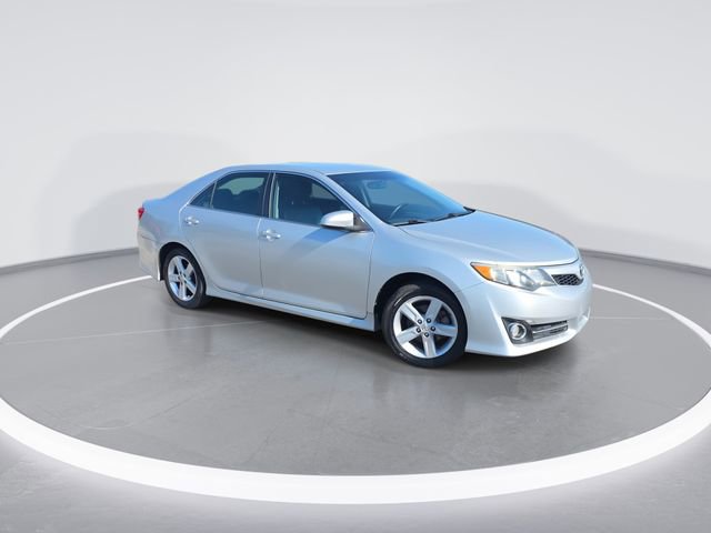 Used 2014 Toyota Camry SE FWD image 2
