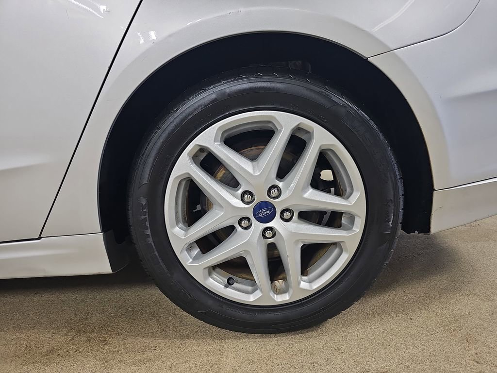 Used 2015 Ford Fusion SE FWD image 37