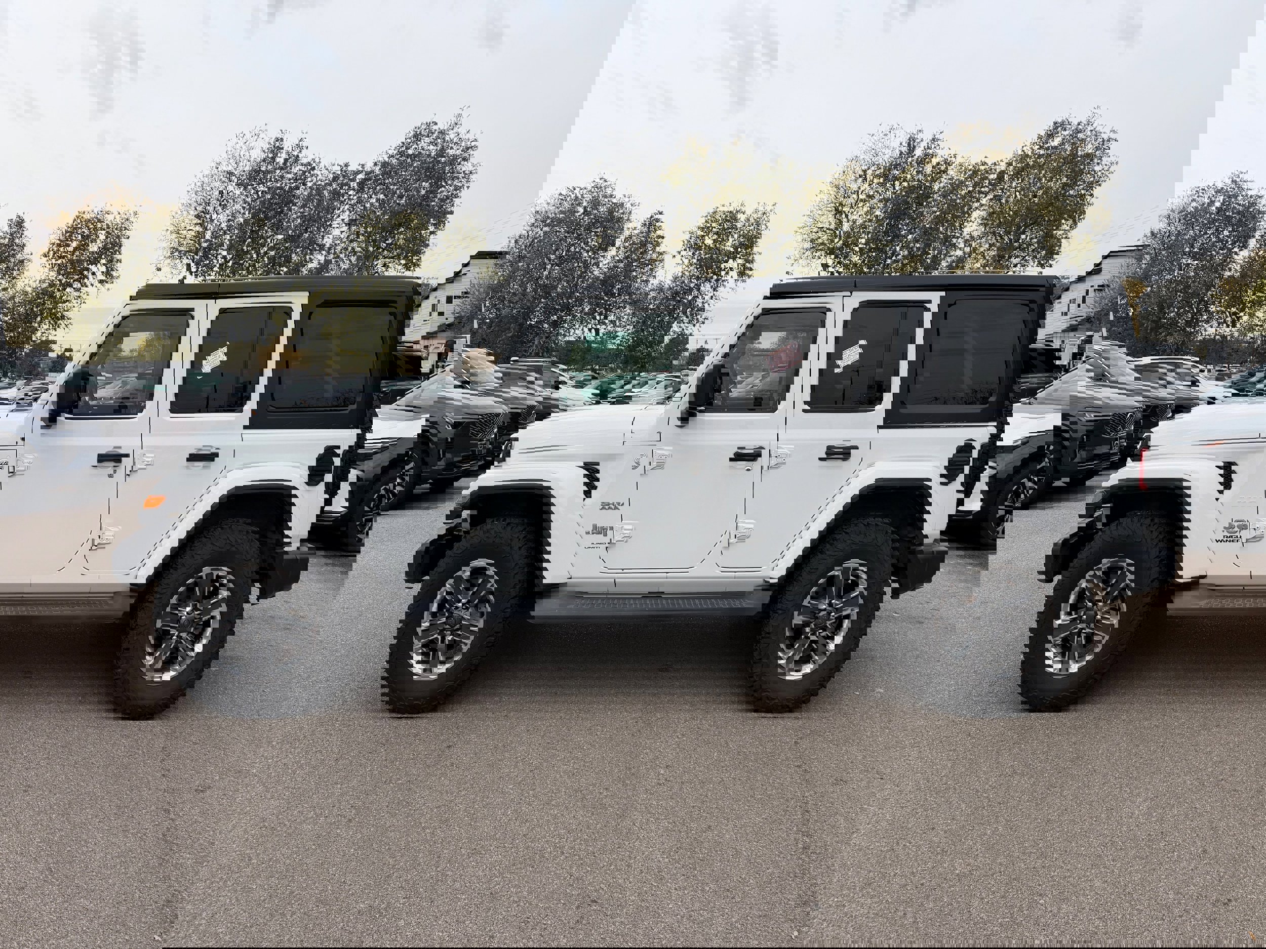 Used 2019 Jeep Wrangler Unlimited Sahara image 3