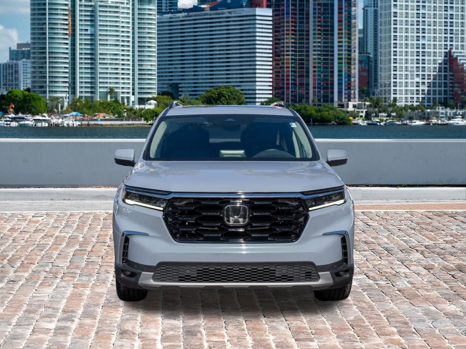 Certified 2023 Honda Pilot Touring image 2