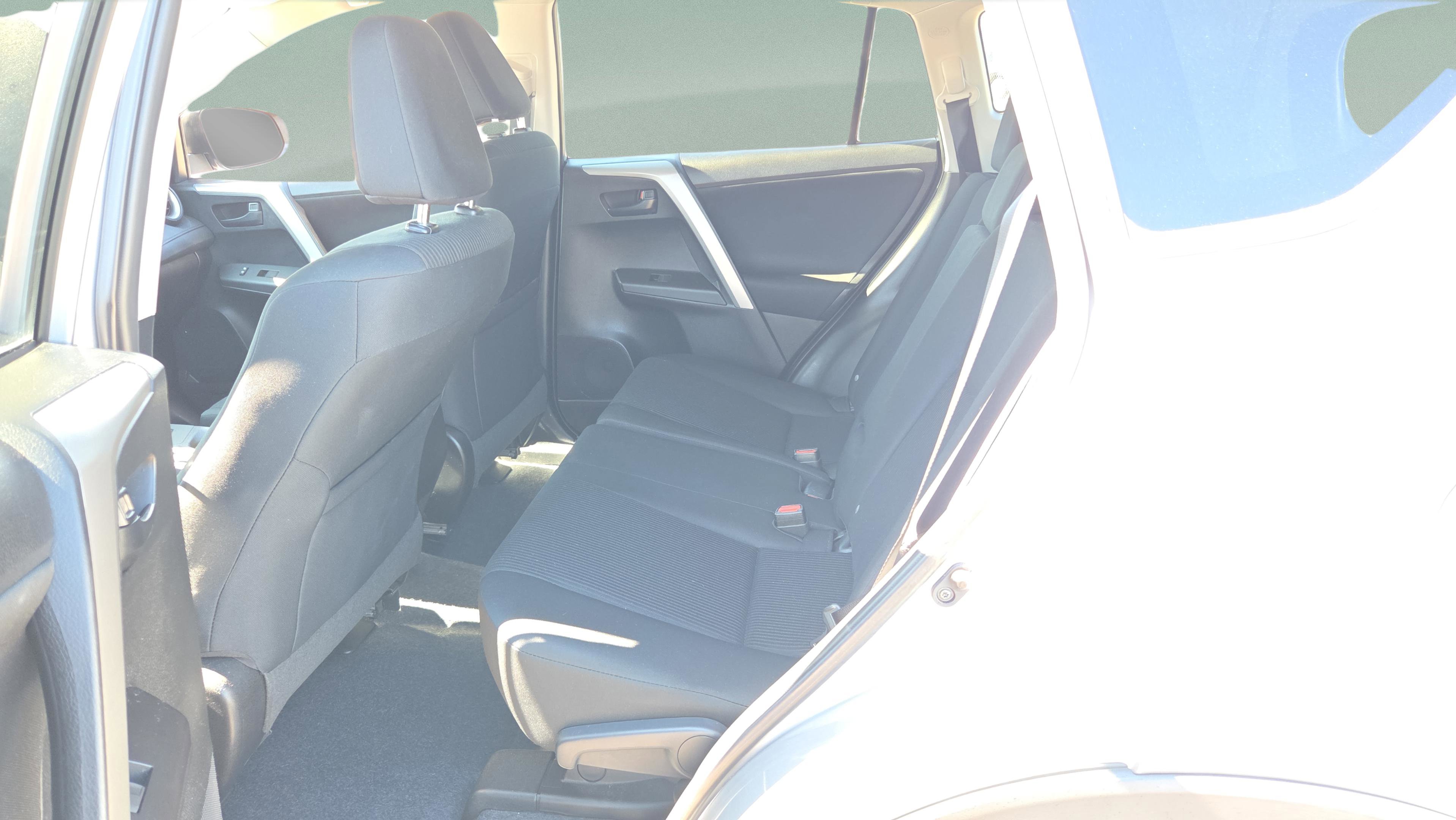 Used 2016 Toyota RAV4 LE image 13