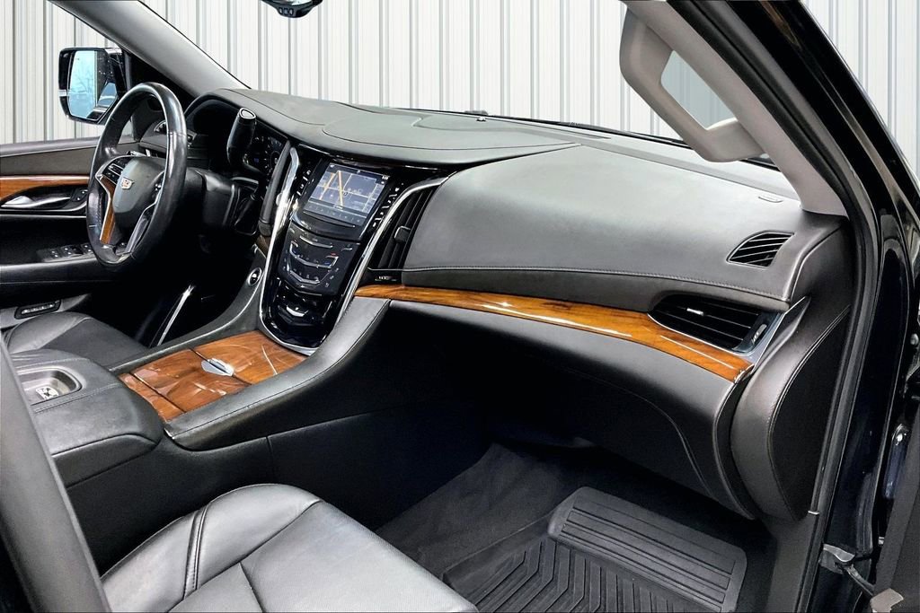 Used 2016 Cadillac Escalade Luxury image 28