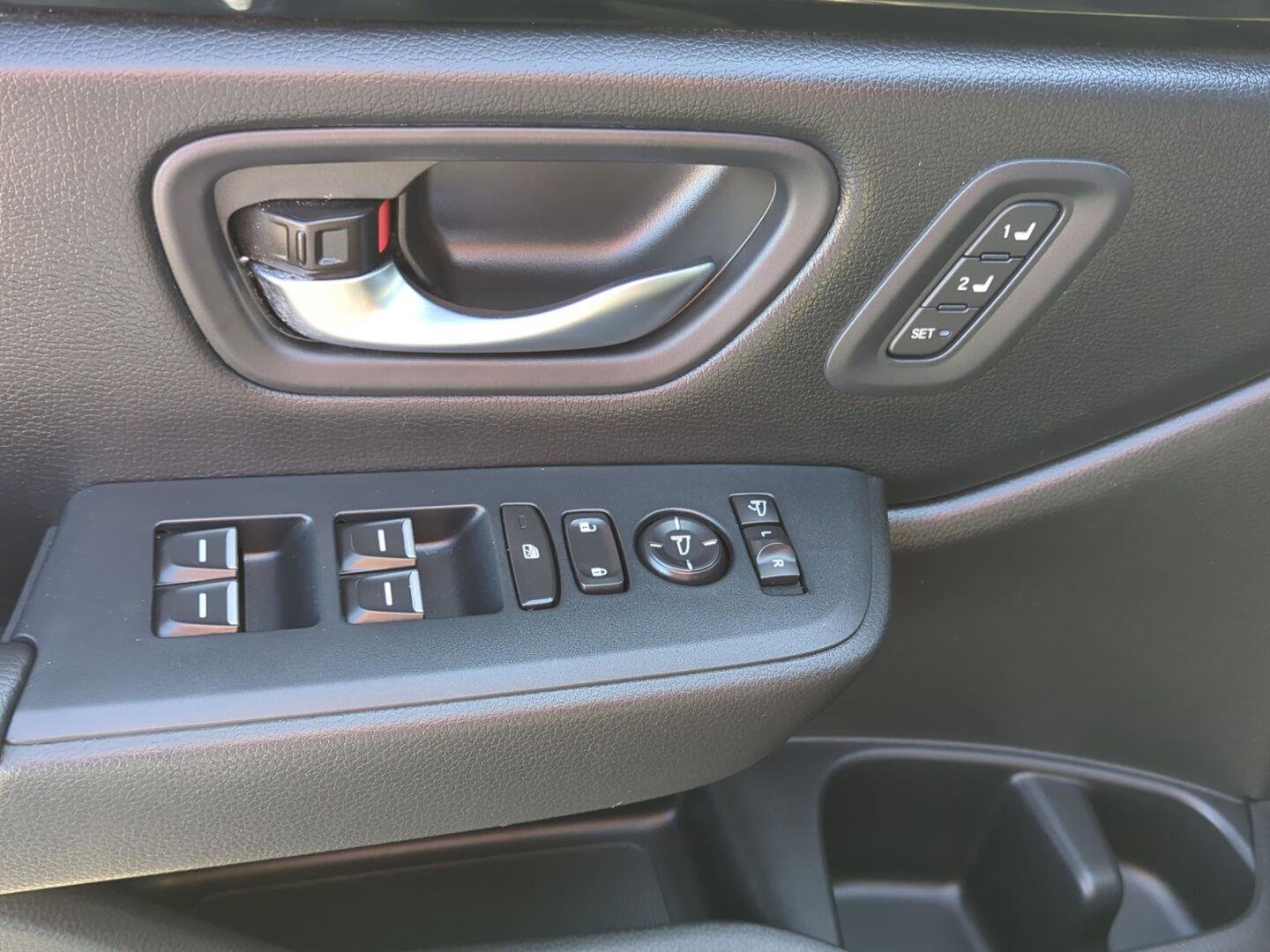 Used 2025 Honda Pilot TrailSport image 16