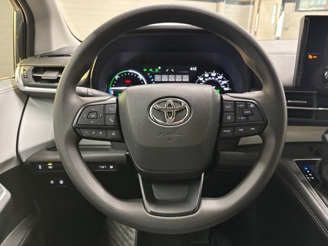 Used 2025 Toyota Sienna LE image 14