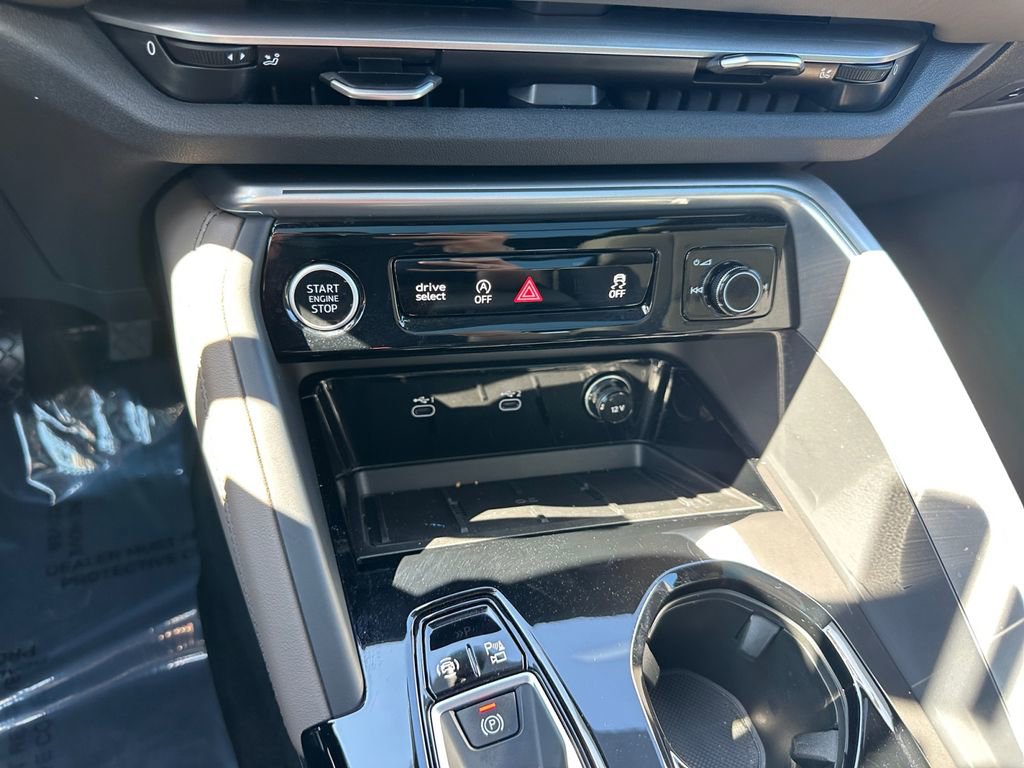 Used 2025 Audi Q5 Premium w/ Convenience Package AWD/4WD image 20