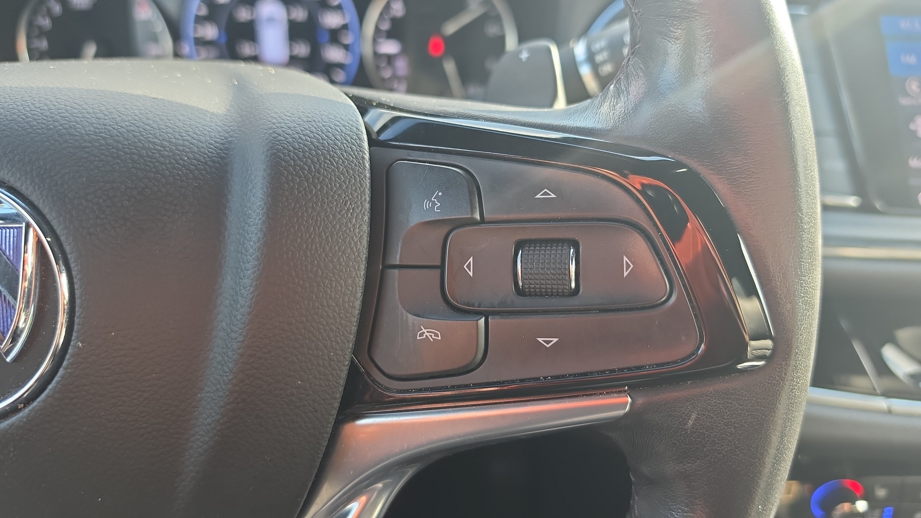 Used 2022 Buick Enclave Avenir w/ Avenir Technology Package FWD image 14