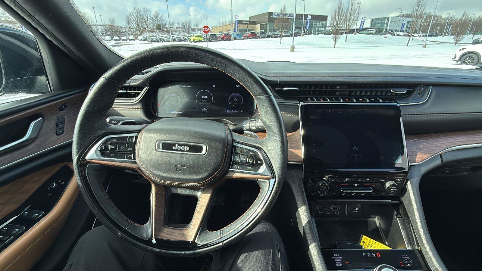 Used 2023 Jeep Grand Cherokee Summit w/ Adv Protech Group IV AWD/4WD image 27