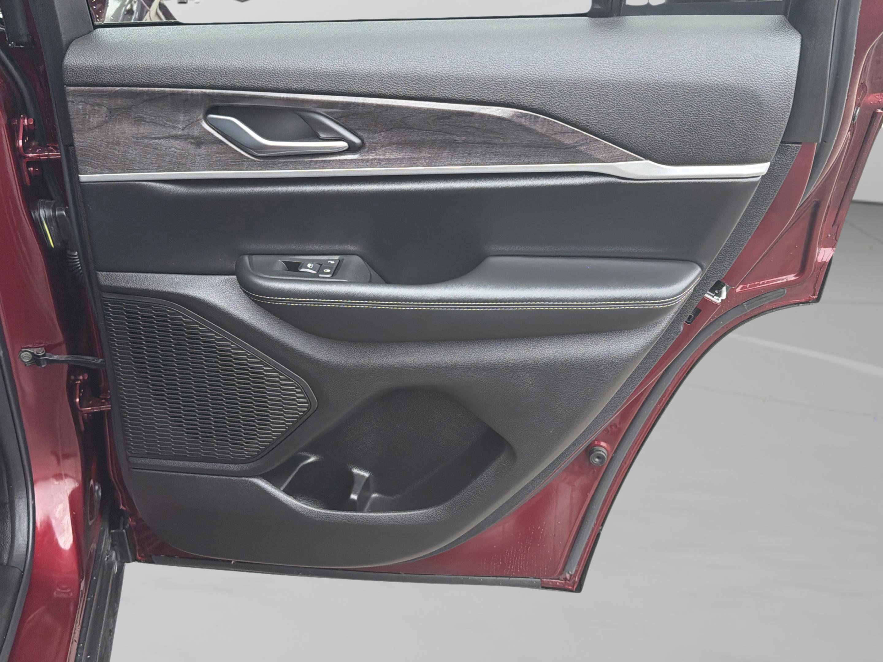 Used 2025 Jeep Grand Cherokee Limited w/ Trailer Tow Package image 34