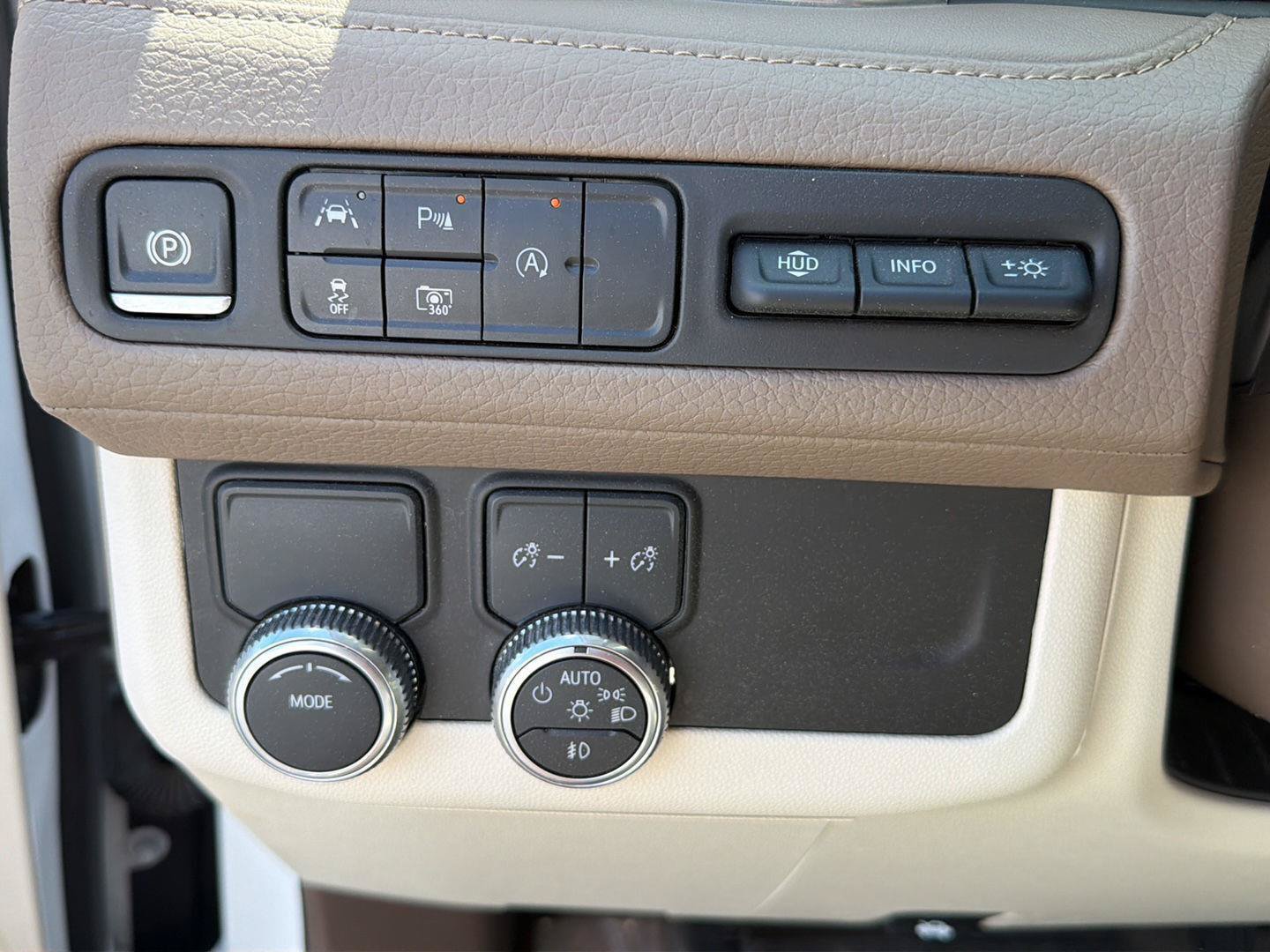 Used 2024 GMC Yukon XL Denali RWD image 21