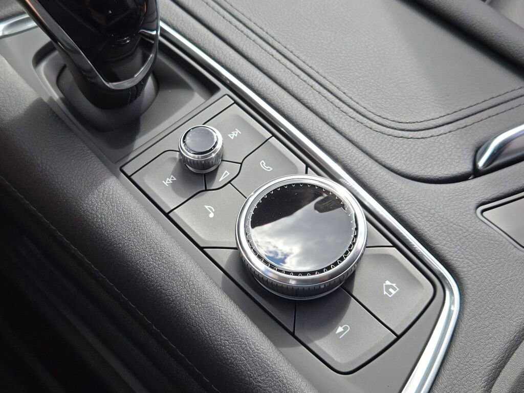 New 2025 Cadillac XT5 Luxury w/ LPO, Red Accent Package image 31