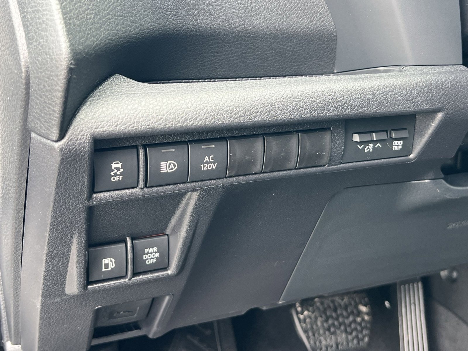 New 2026 Toyota Sienna XLE Woodland Edition image 23