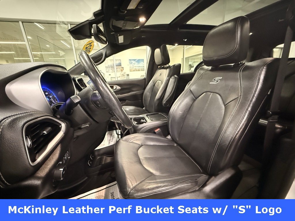 Used 2021 Chrysler Pacifica Touring-L w/ Uconnect Theater Family Group image 12