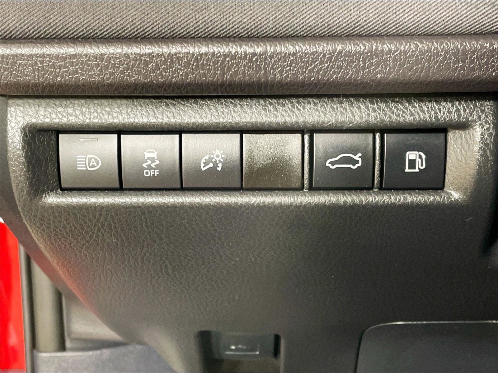 Used 2025 Toyota Camry LE image 10