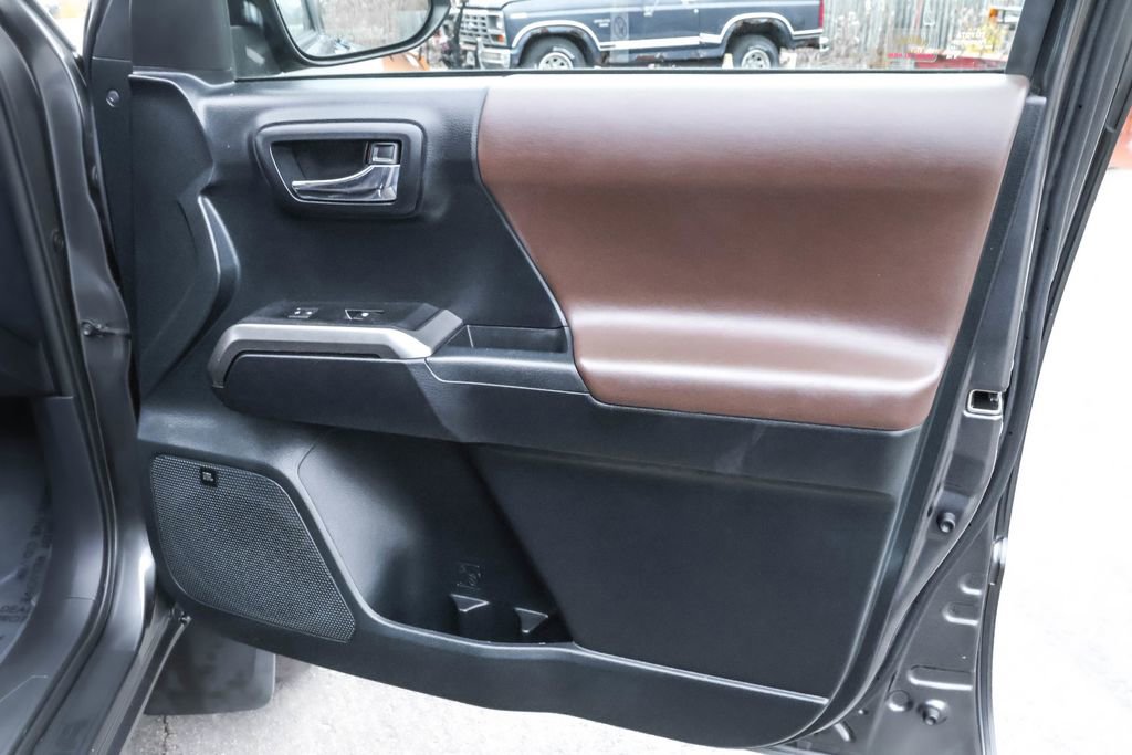 Used 2019 Toyota Tacoma Limited image 36