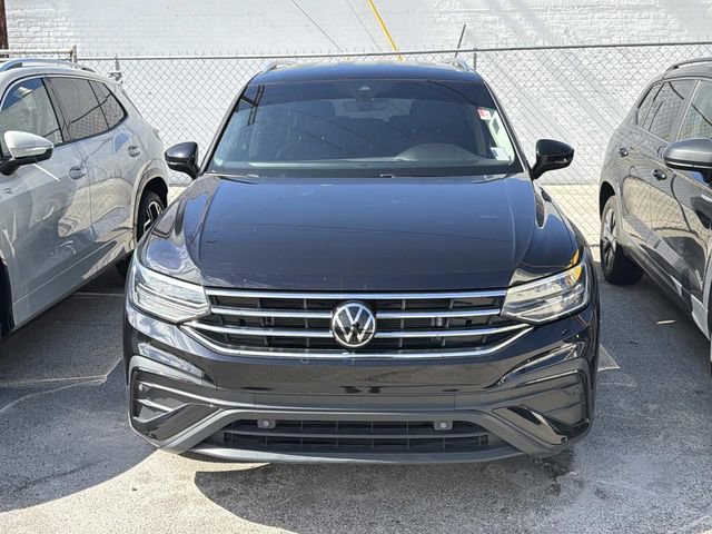 Used 2023 Volkswagen Tiguan SE image 2