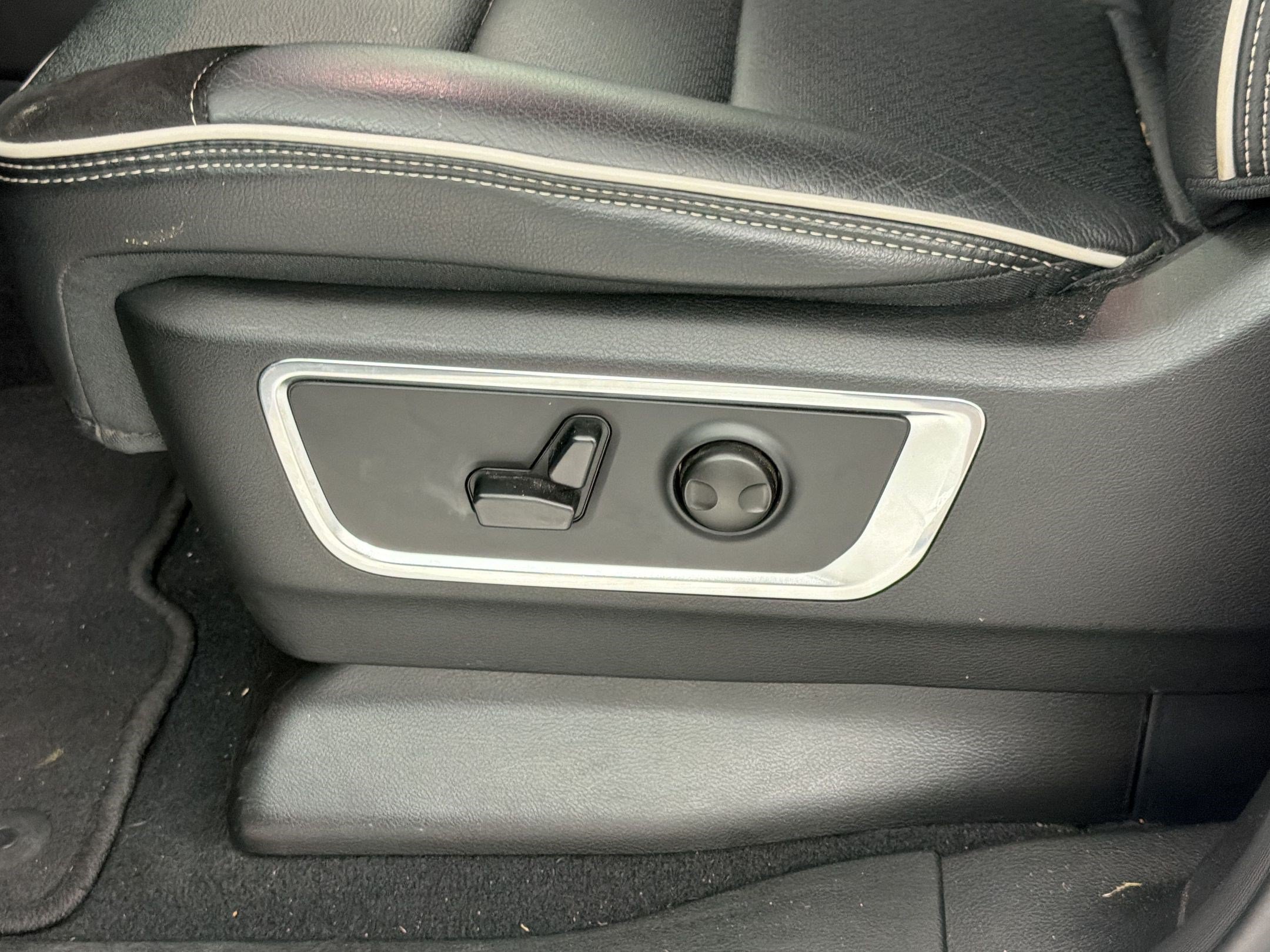 Used 2026 RAM 1500 Laramie AWD/4WD image 13
