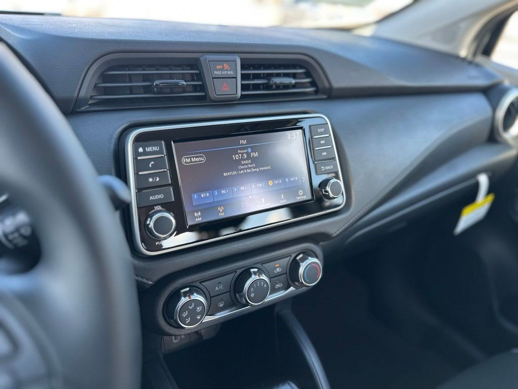 Used 2025 Nissan Versa S w/ Trunk Package image 18