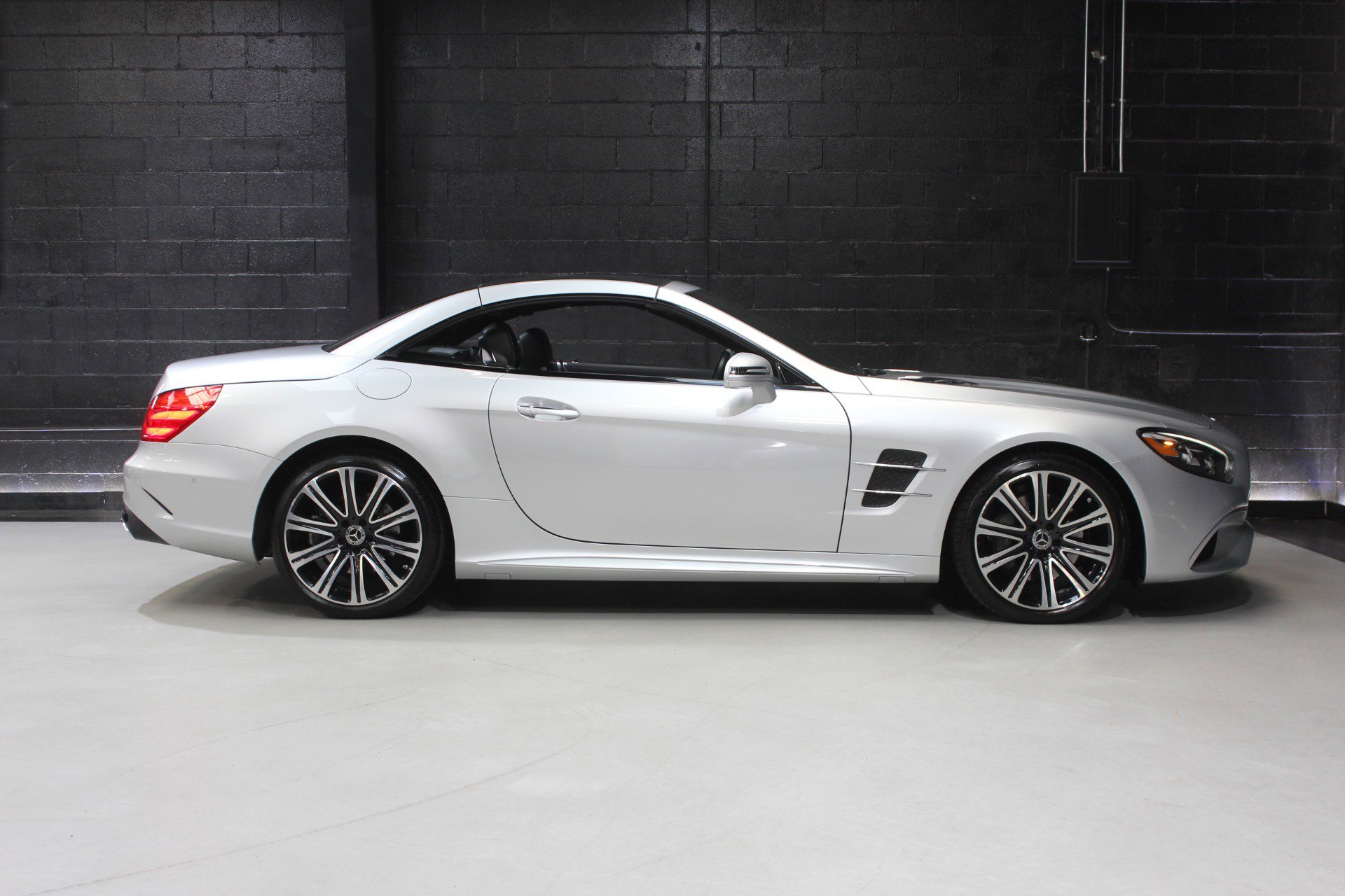 Used 2019 Mercedes-Benz SL 450 SL 450 Driver Assistance w/ Premium Package image 21