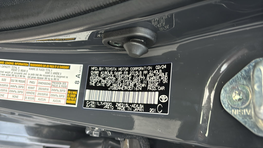 Used 2024 Toyota Corolla LE AWD/4WD image 31