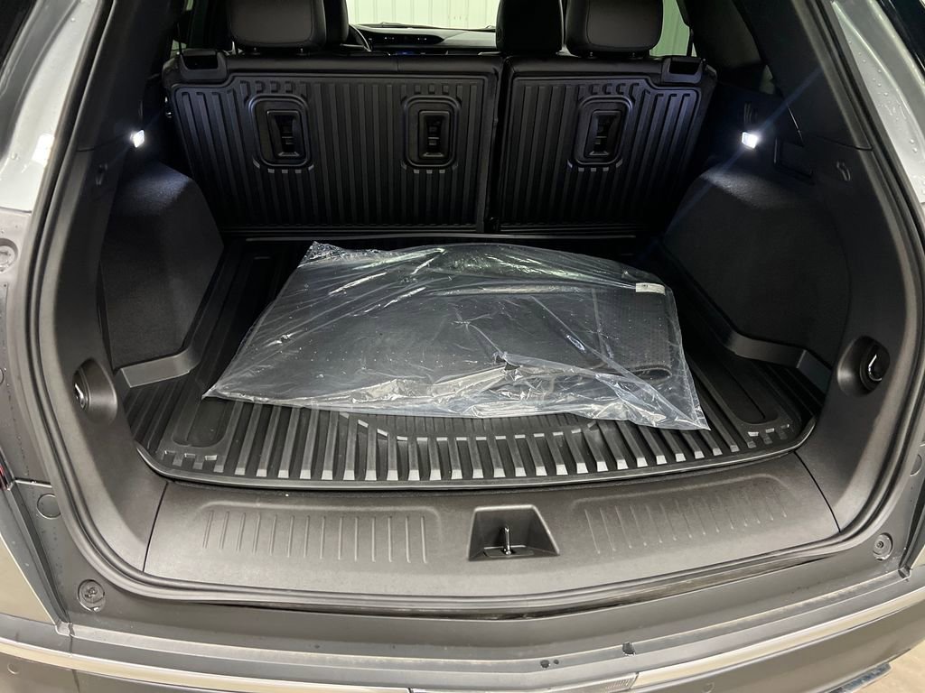 New 2026 Cadillac XT5 Luxury w/ LPO, Floor Liner Package AWD/4WD image 11