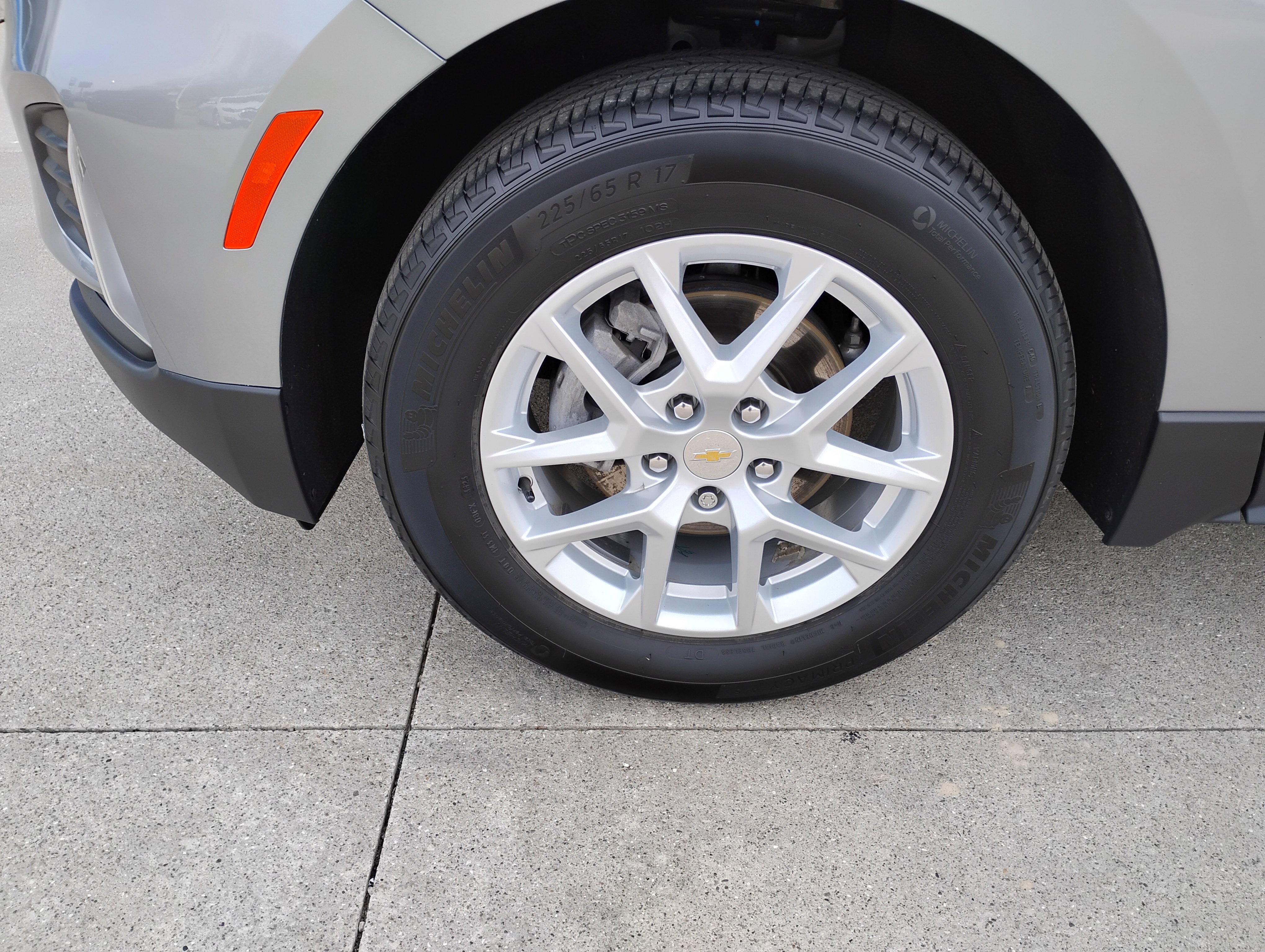 Used 2024 Chevrolet Equinox LT FWD image 23