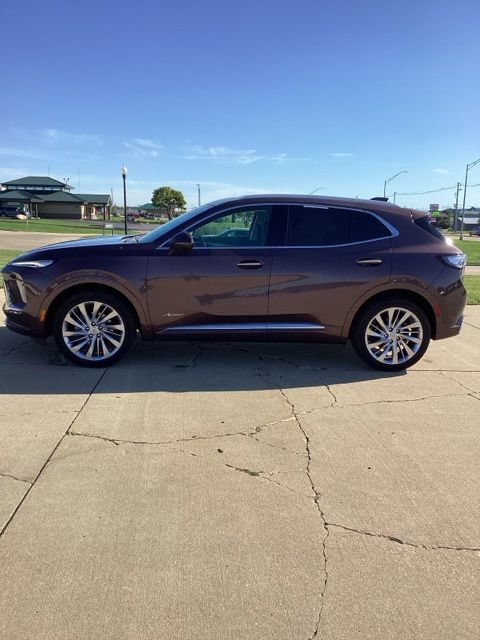 Used 2024 Buick Envision Avenir AWD/4WD image 2