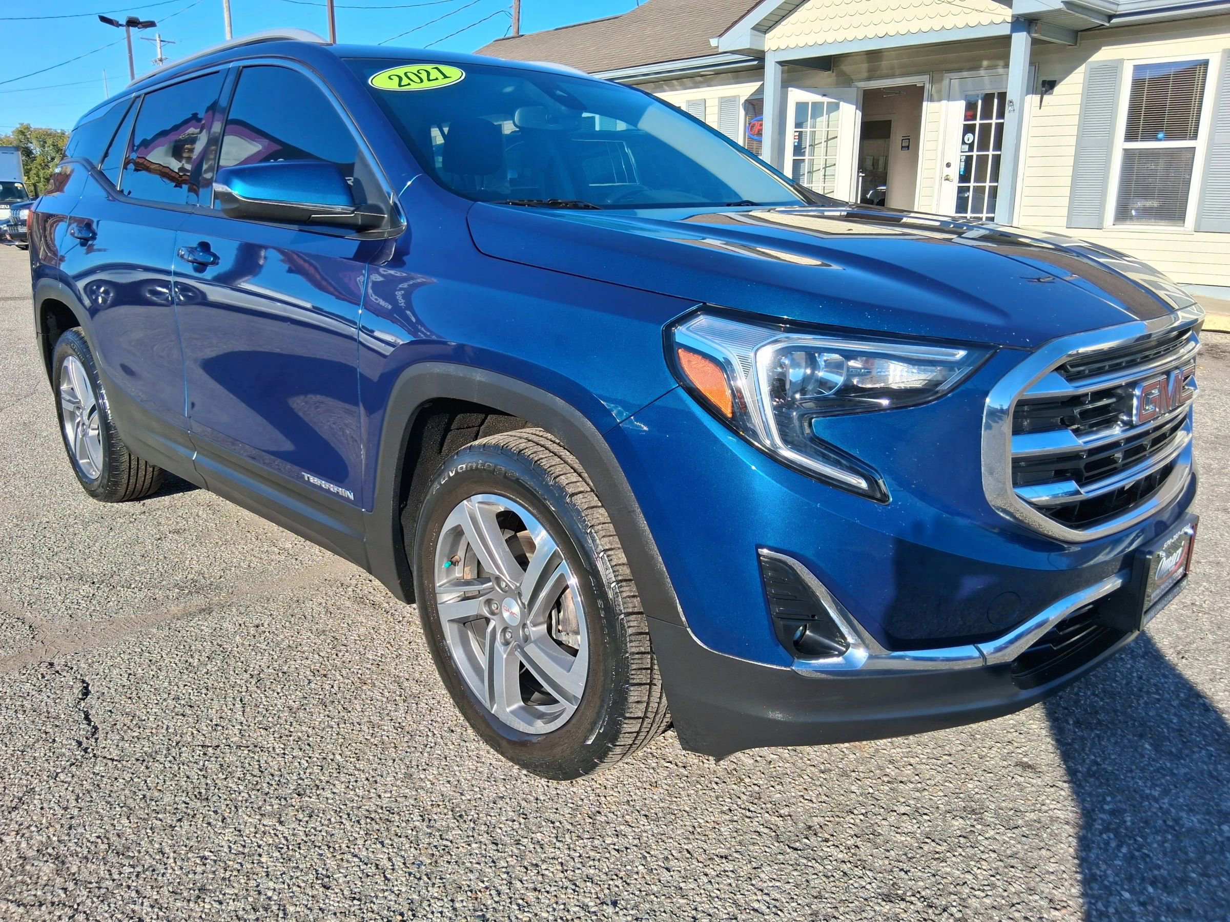 Used 2021 GMC Terrain SLT image 3
