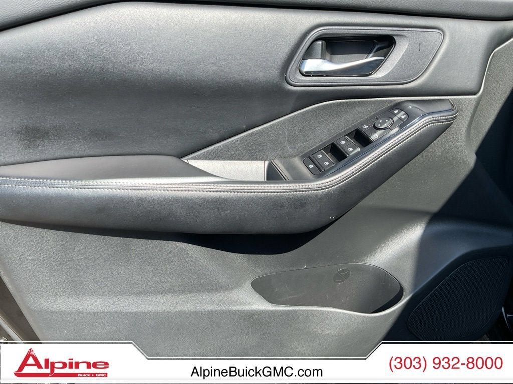 Used 2024 Nissan Rogue SV AWD/4WD image 19