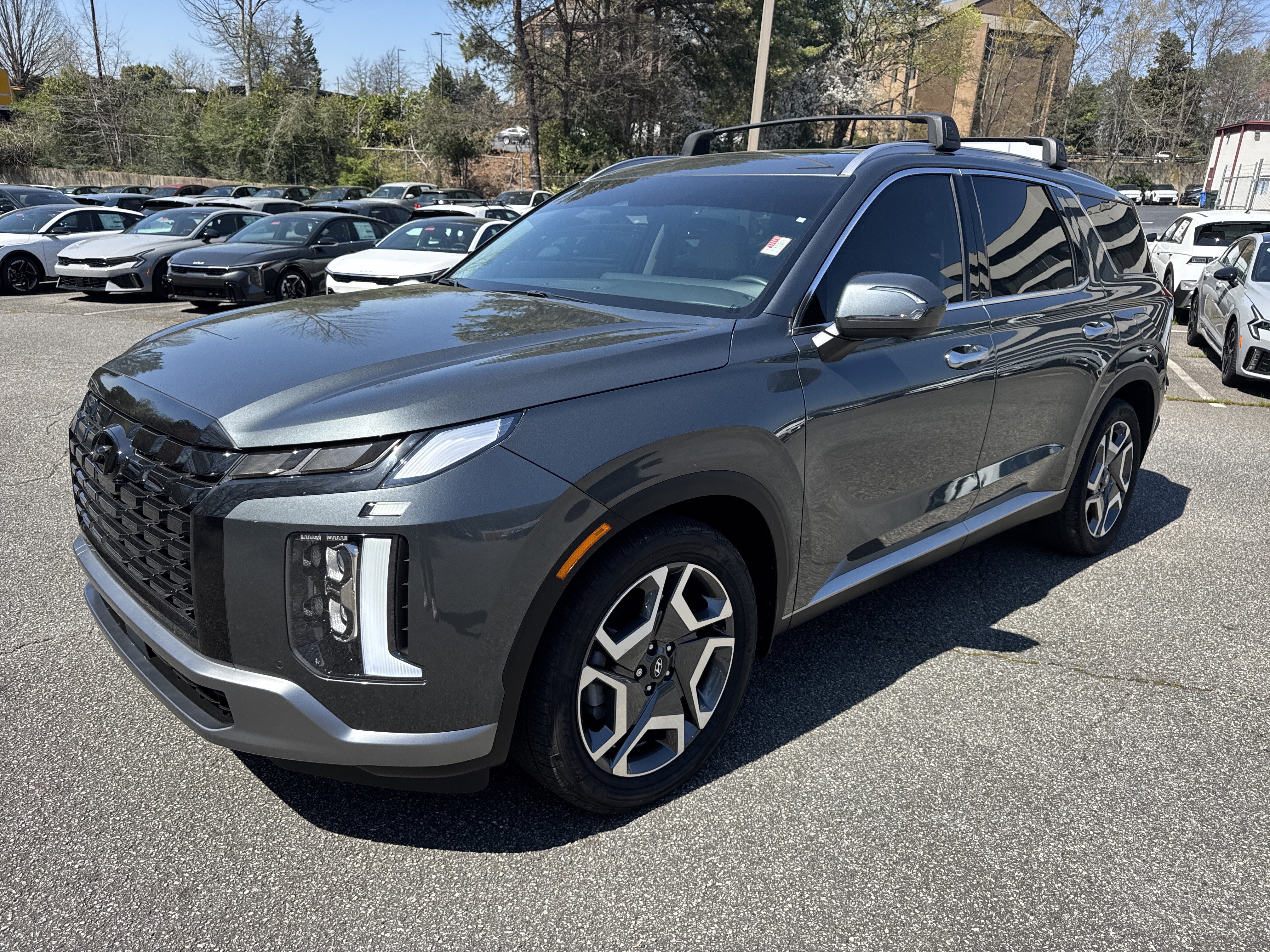 Used 2024 Hyundai Palisade SEL w/ Premium Package image 3