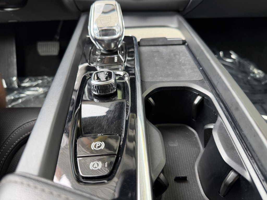 Used 2022 Volvo XC60 T8 Inscription w/ Advanced Package AWD/4WD image 26