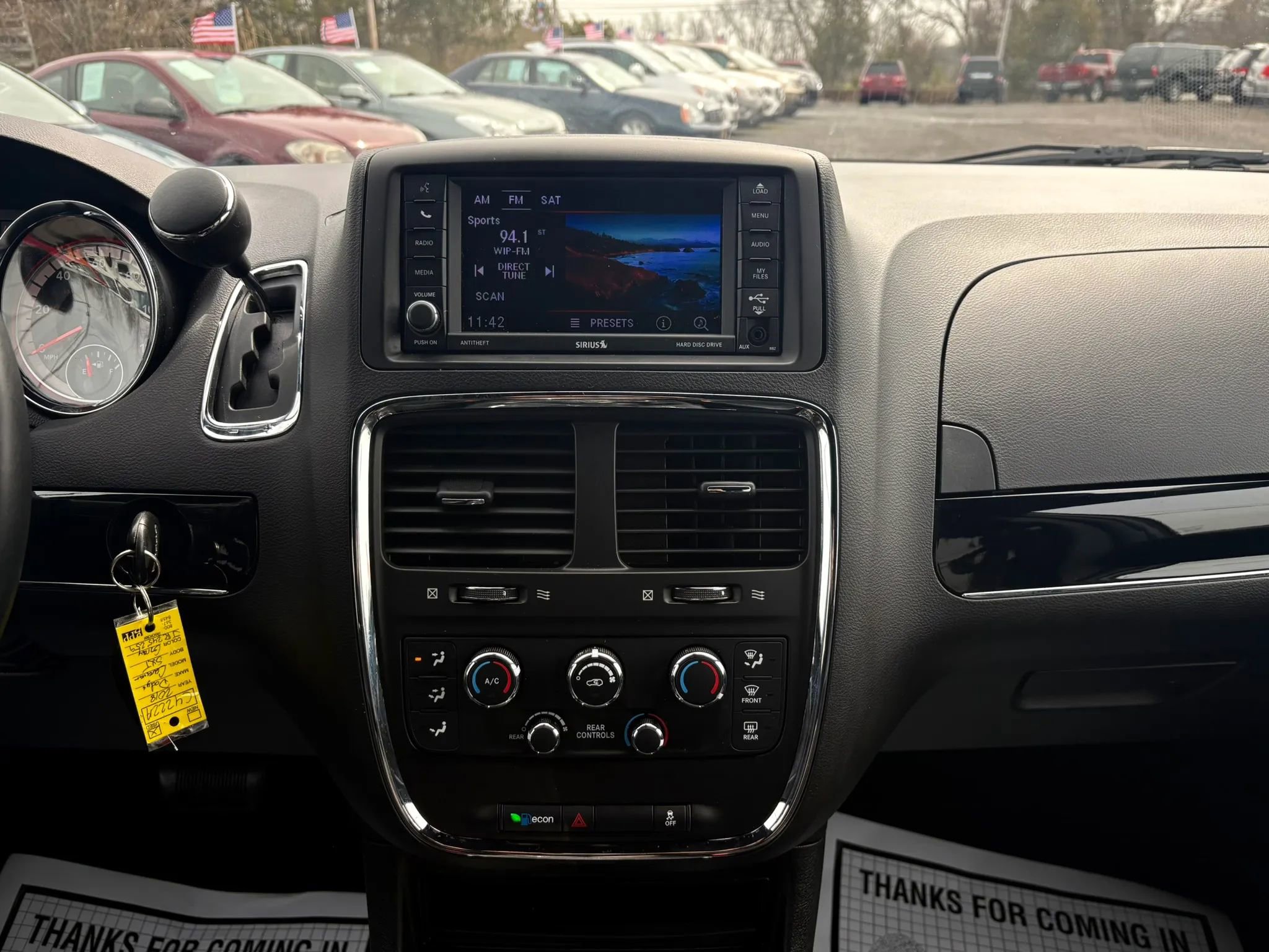 Used 2018 Dodge Grand Caravan SXT w/ Blacktop Package FWD image 32