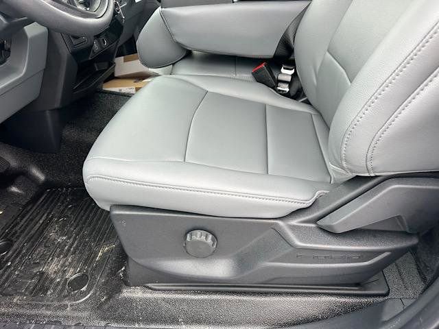 New 2025 Ford F550 4x4 Regular Cab Super Duty image 9