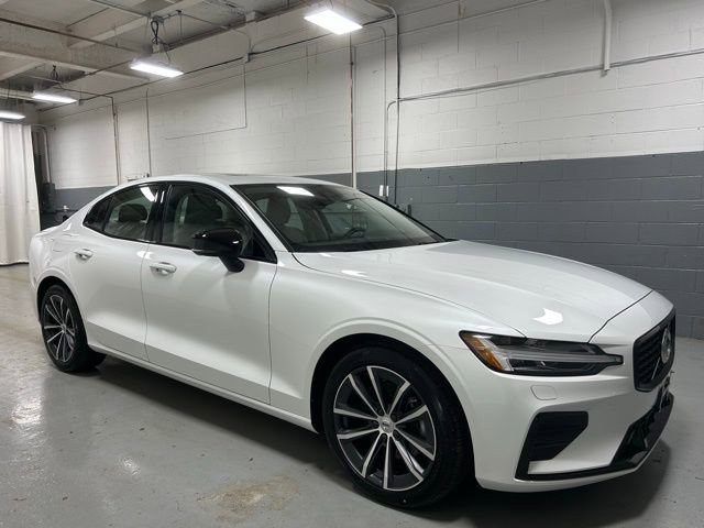 Used 2022 Volvo S60 B5 Momentum w/ Climate Package image 4