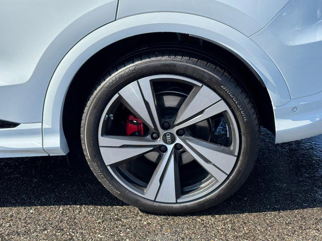 New 2025 Audi SQ5 Prestige image 4