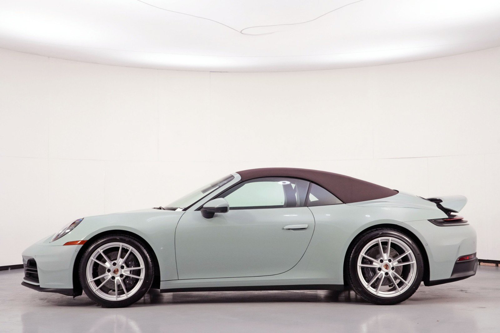 Used 2025 Porsche 911 Carrera RWD image 9