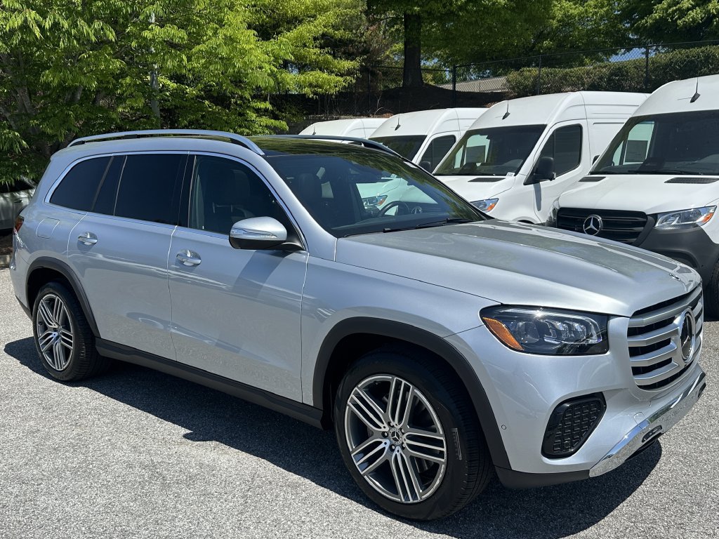 Used 2025 Mercedes-Benz GLS 450 4MATIC image 2