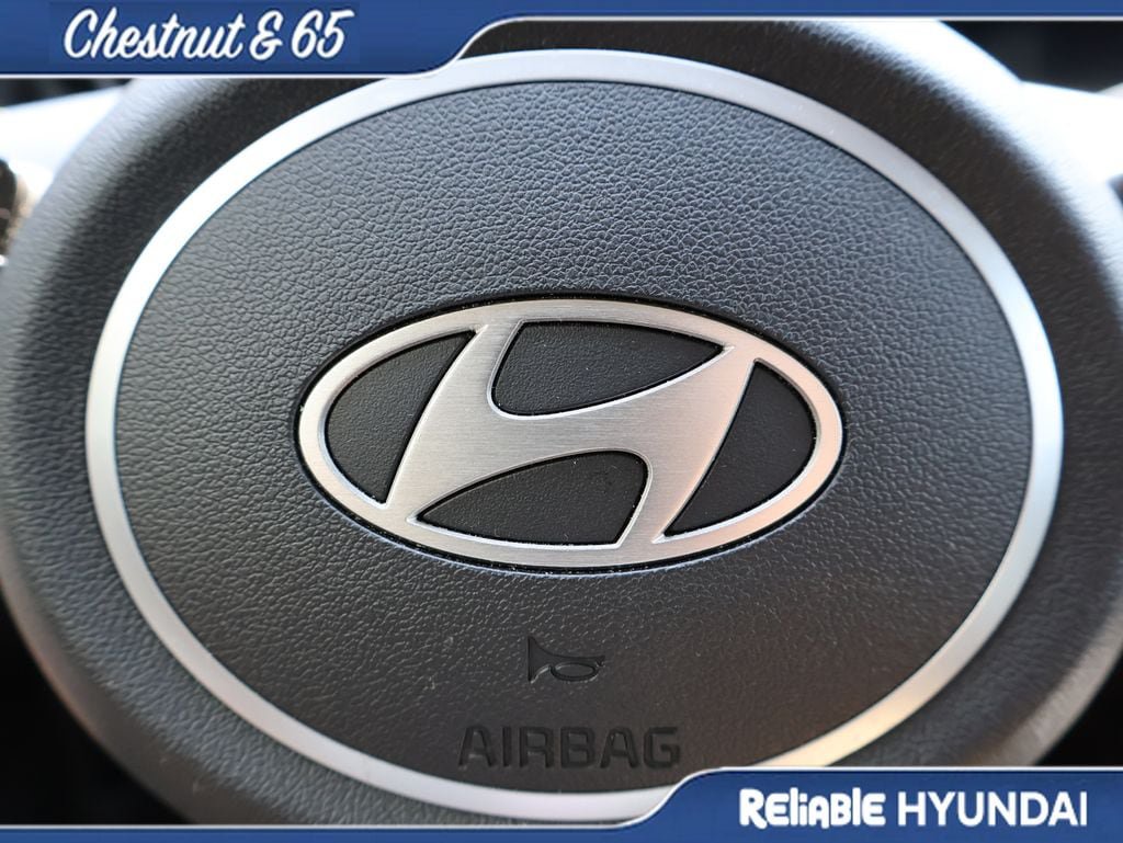 Used 2025 Hyundai Elantra Limited FWD image 28