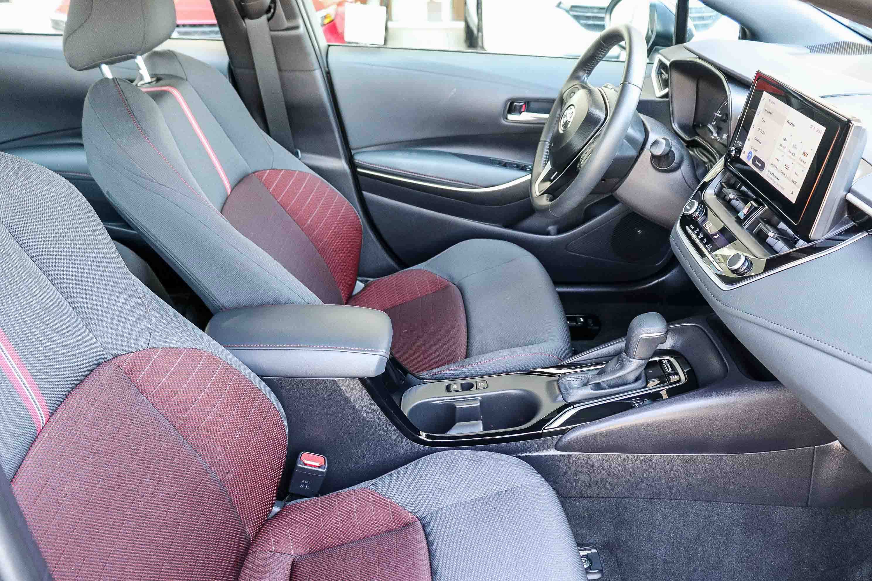 Used 2025 Toyota Corolla SE FWD image 19