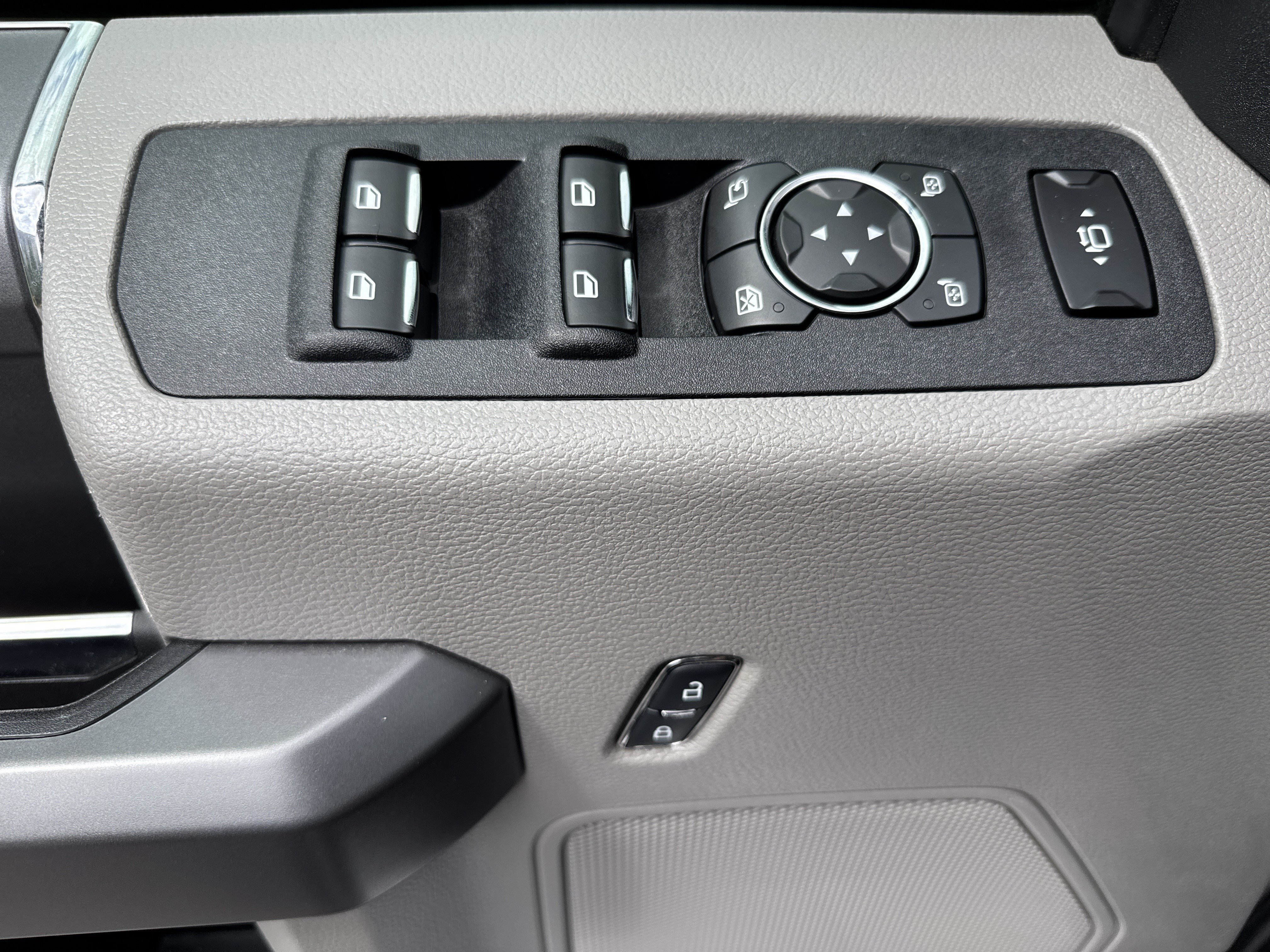 Used 2019 Ford F250 XLT w/ XLT Premium Package AWD/4WD image 15