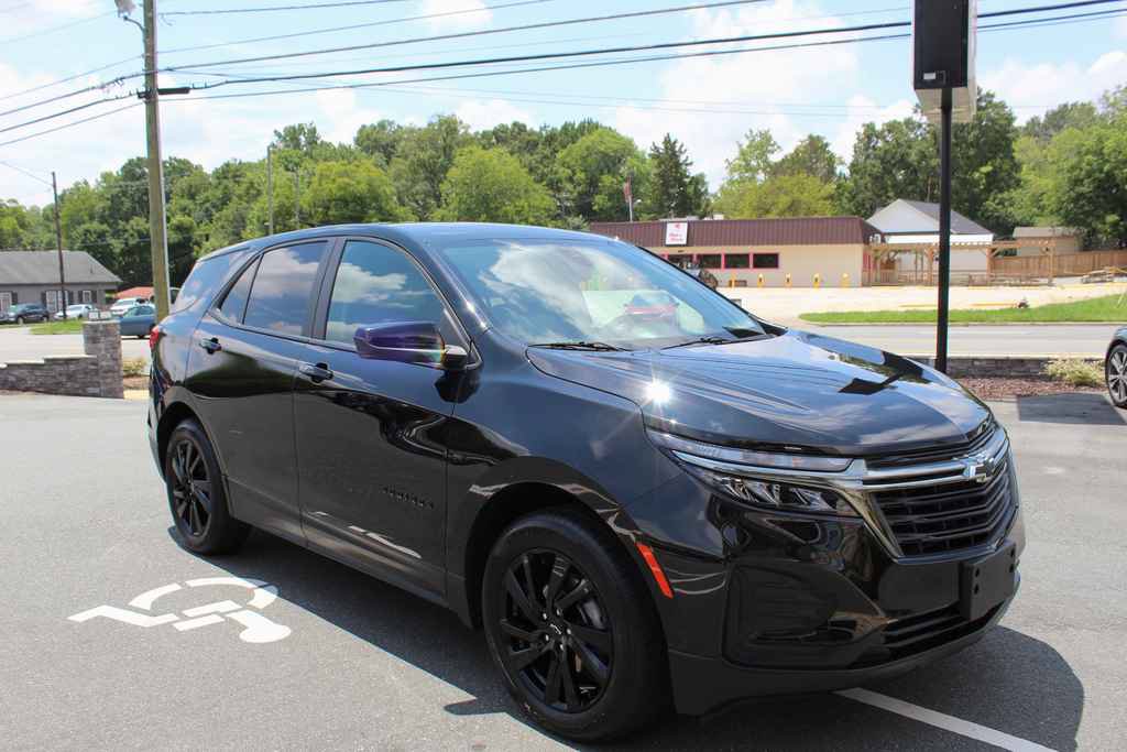 Used 2024 Chevrolet Equinox LS w/ LS Convenience Package FWD image 3