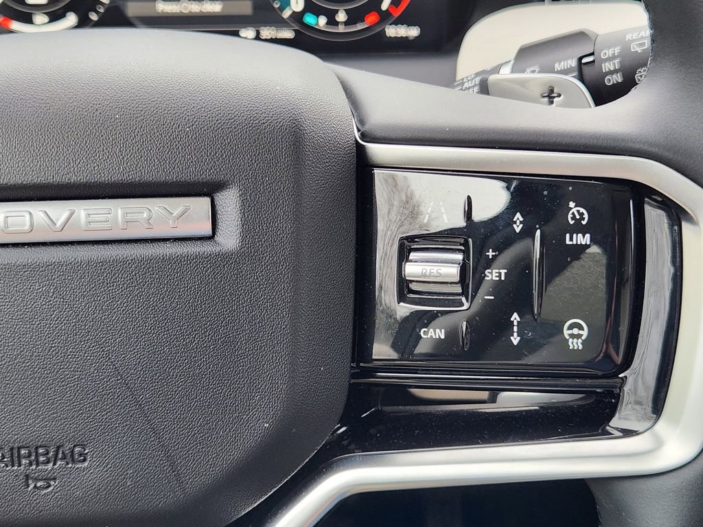 Used 2025 Land Rover Discovery Sport S image 30