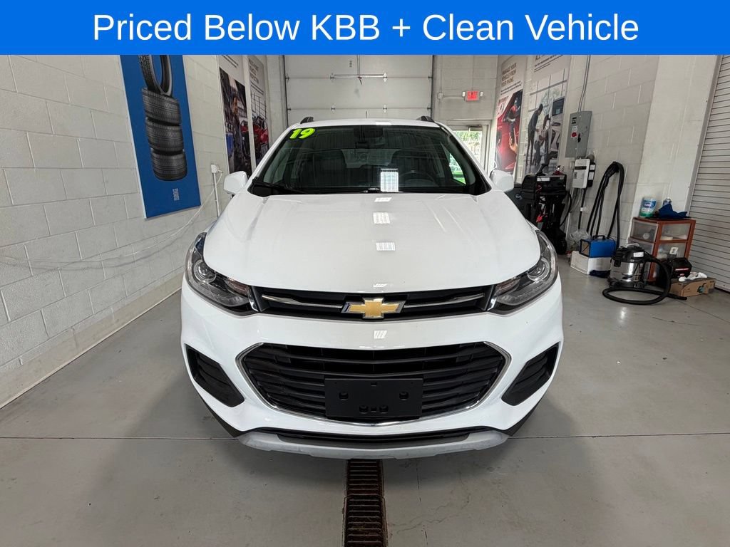 Used 2019 Chevrolet Trax LT w/ LT Convenience Package FWD image 3