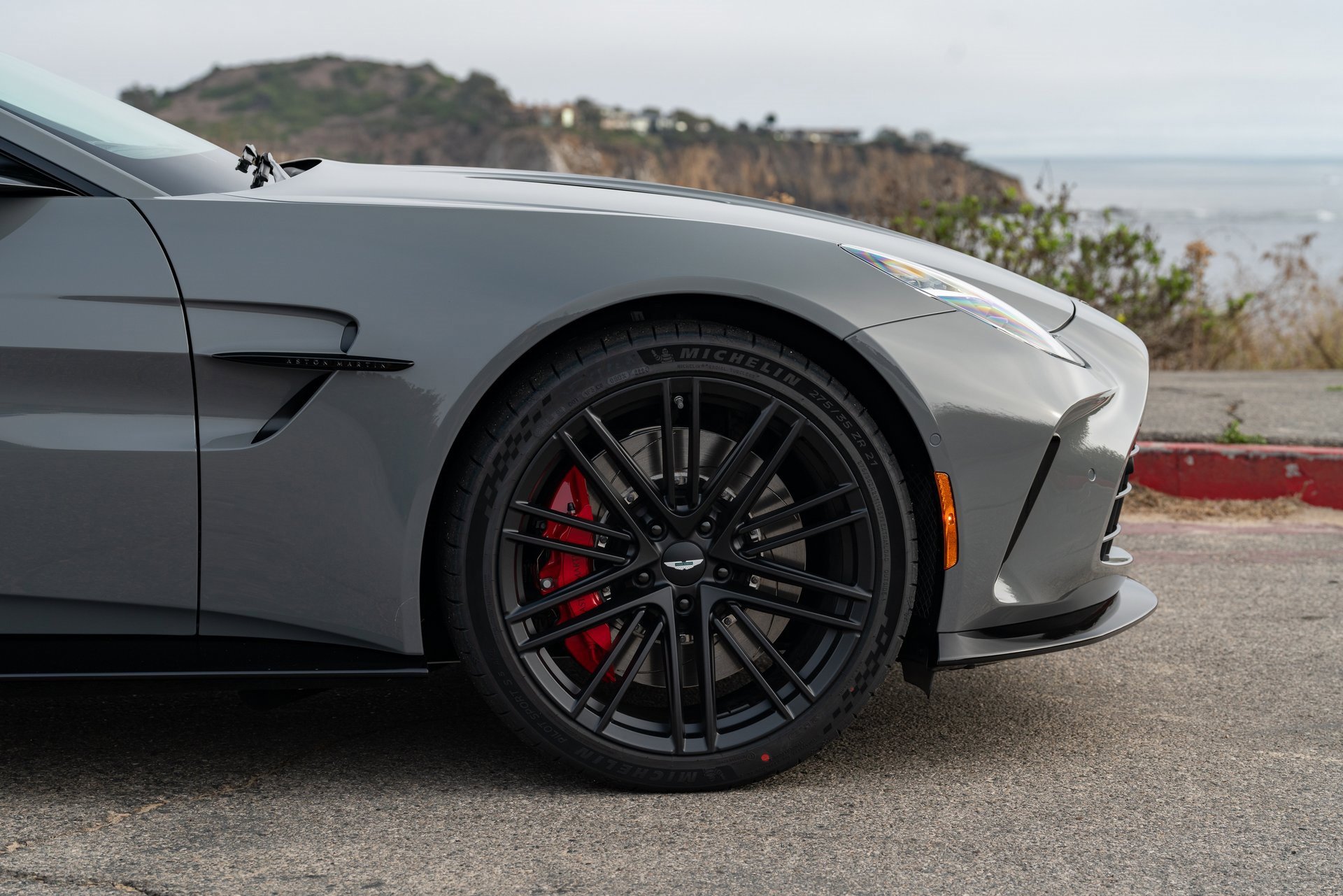 Used 2025 Aston Martin V8 Vantage Coupe image 23