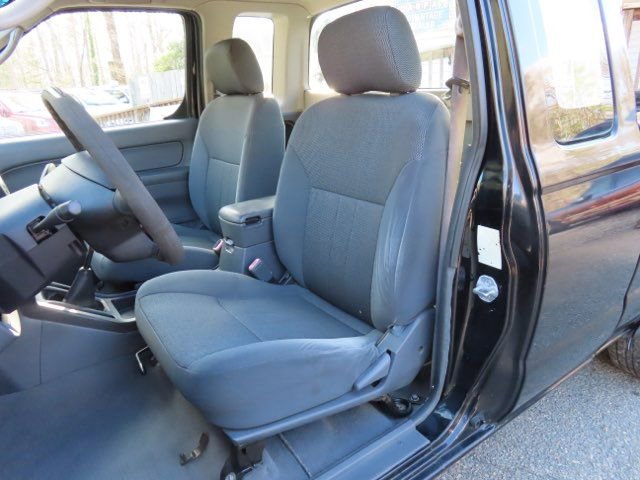 Used 2004 Nissan Frontier XE w/ (BGP) Basic Gear Pkg image 12