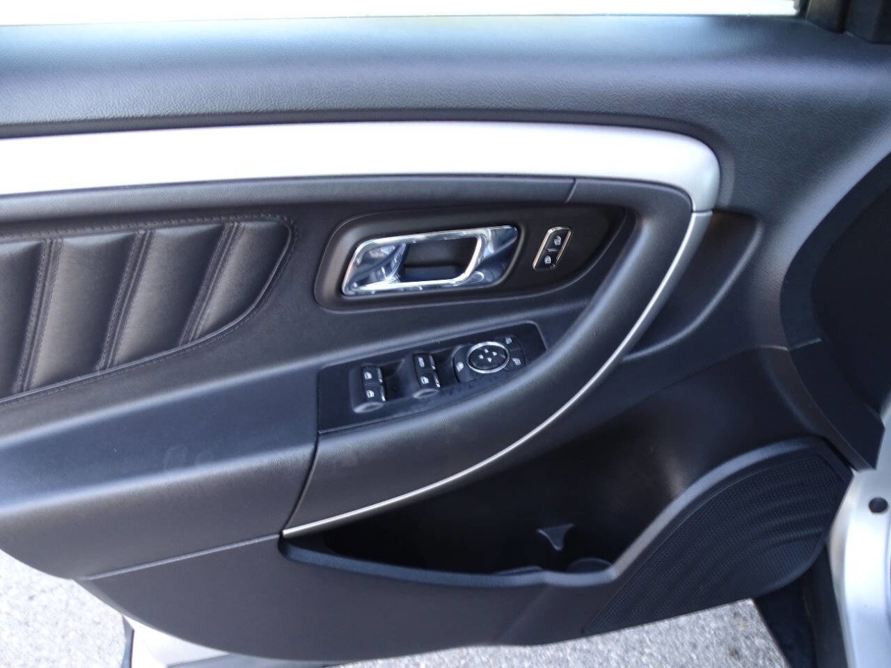Used 2013 Ford Taurus SEL AWD image 12