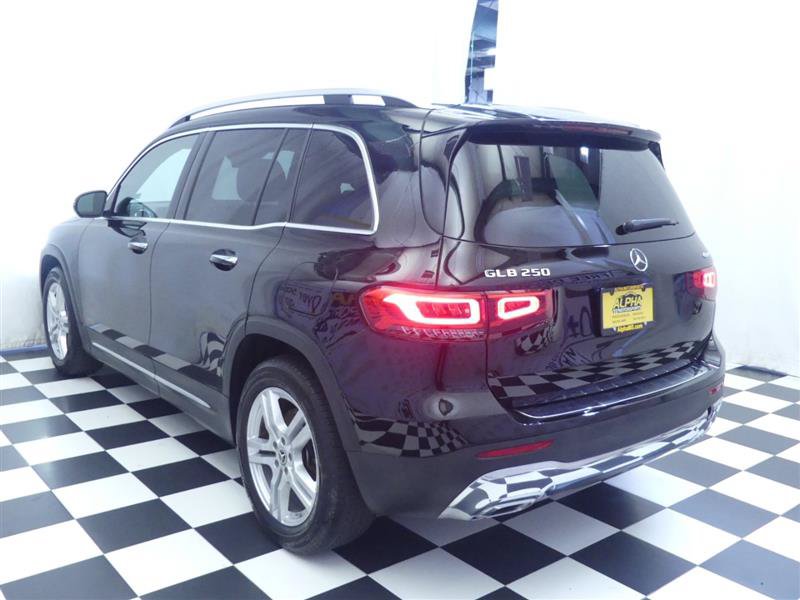 Used 2022 Mercedes-Benz GLB 250 4MATIC w/ Premium Package Lite image 5