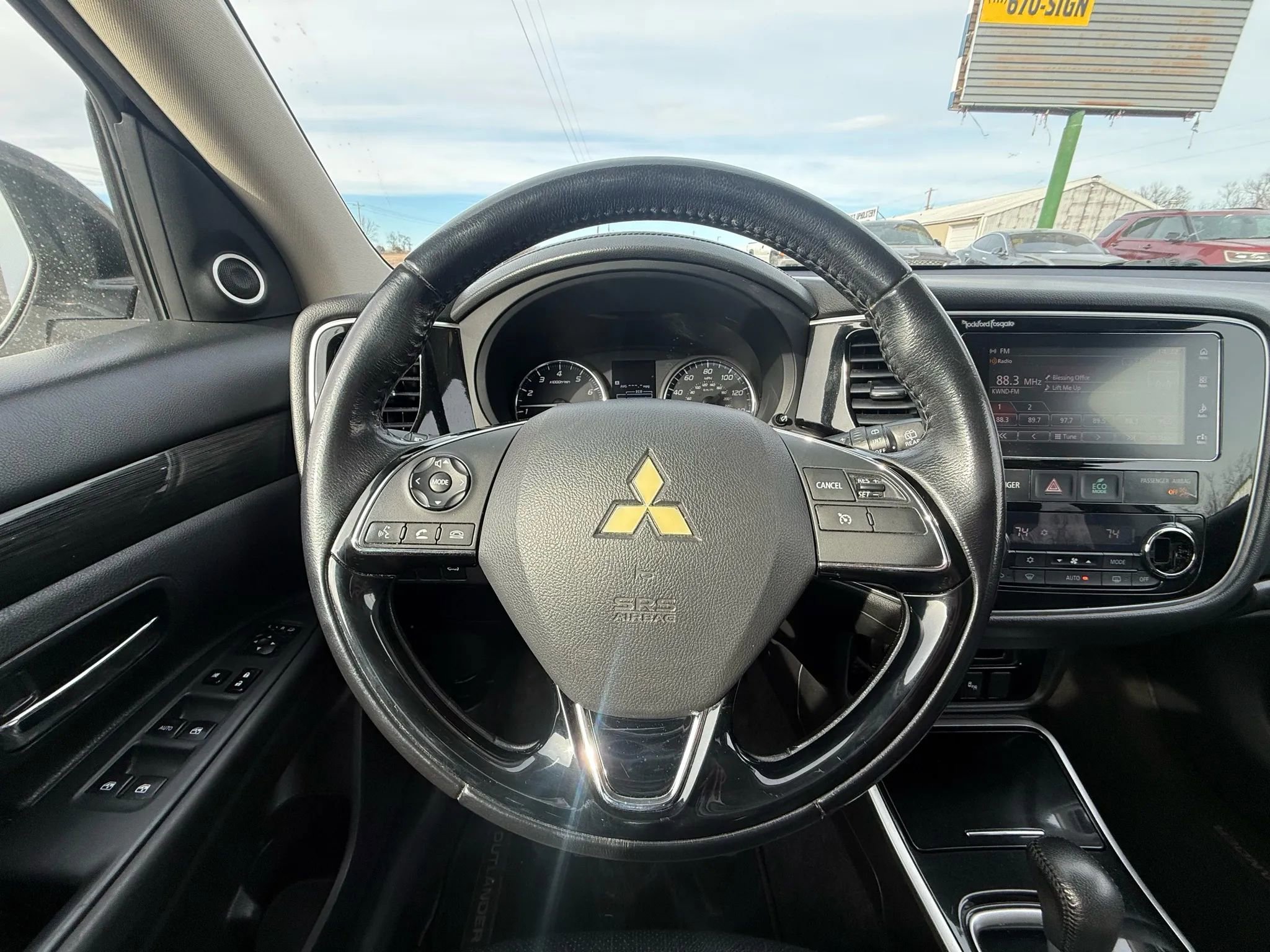 Used 2017 Mitsubishi Outlander SE image 10