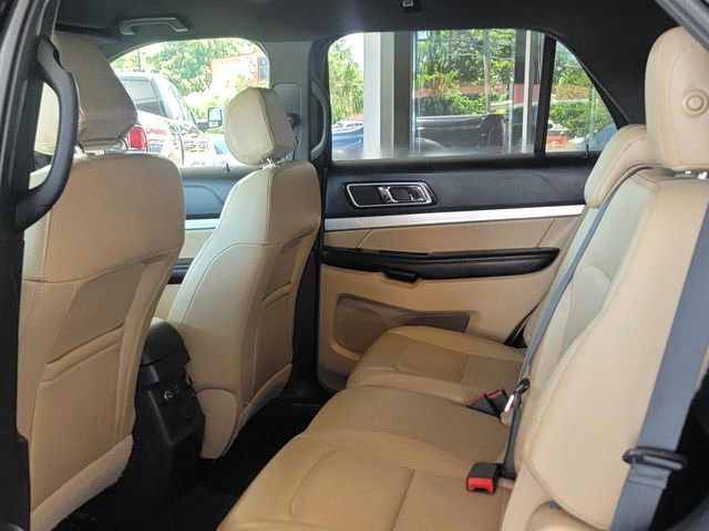 Used 2017 Ford Explorer XLT w/ Equipment Group 202A AWD/4WD image 12